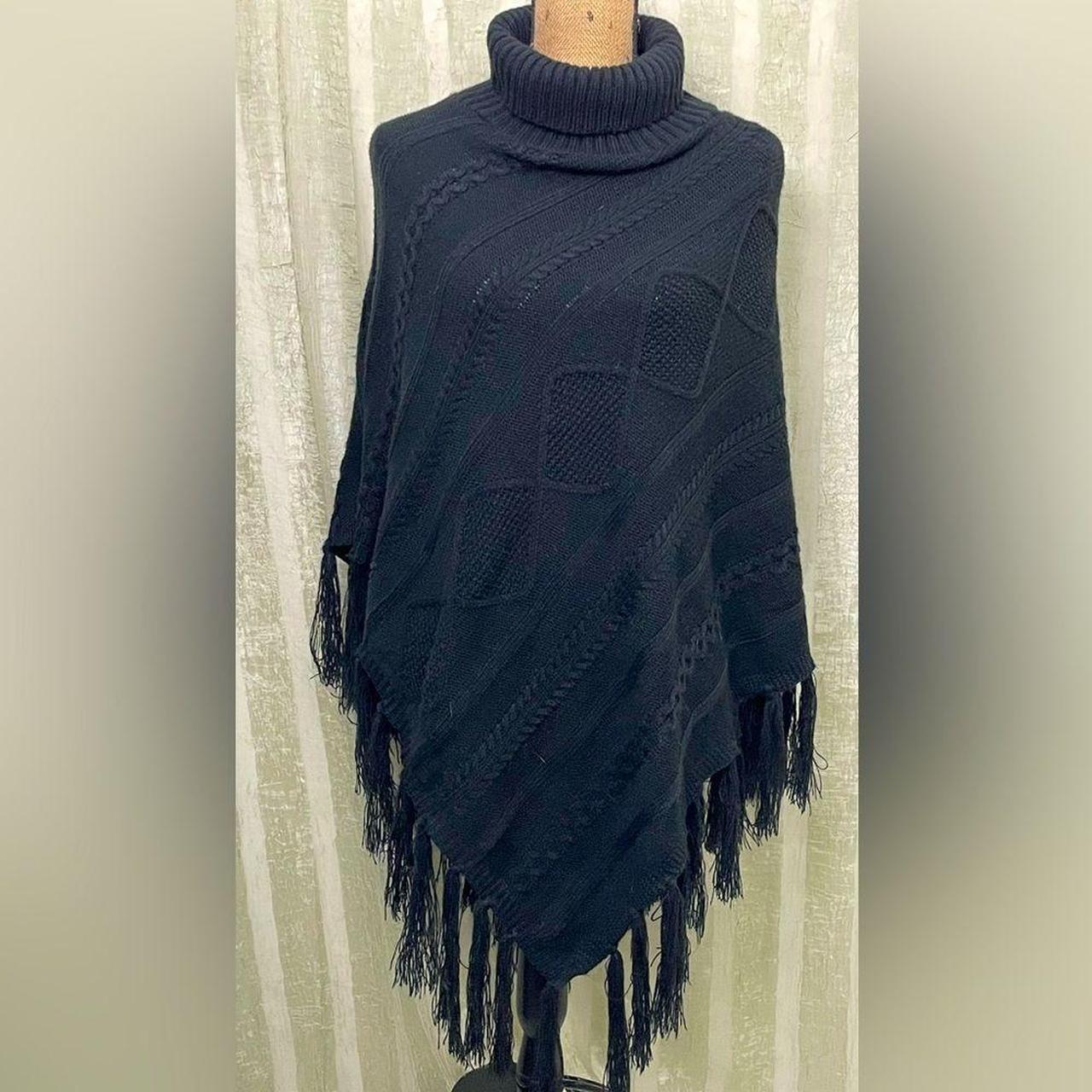 Forever 21 black sweater poncho with fringe No holes