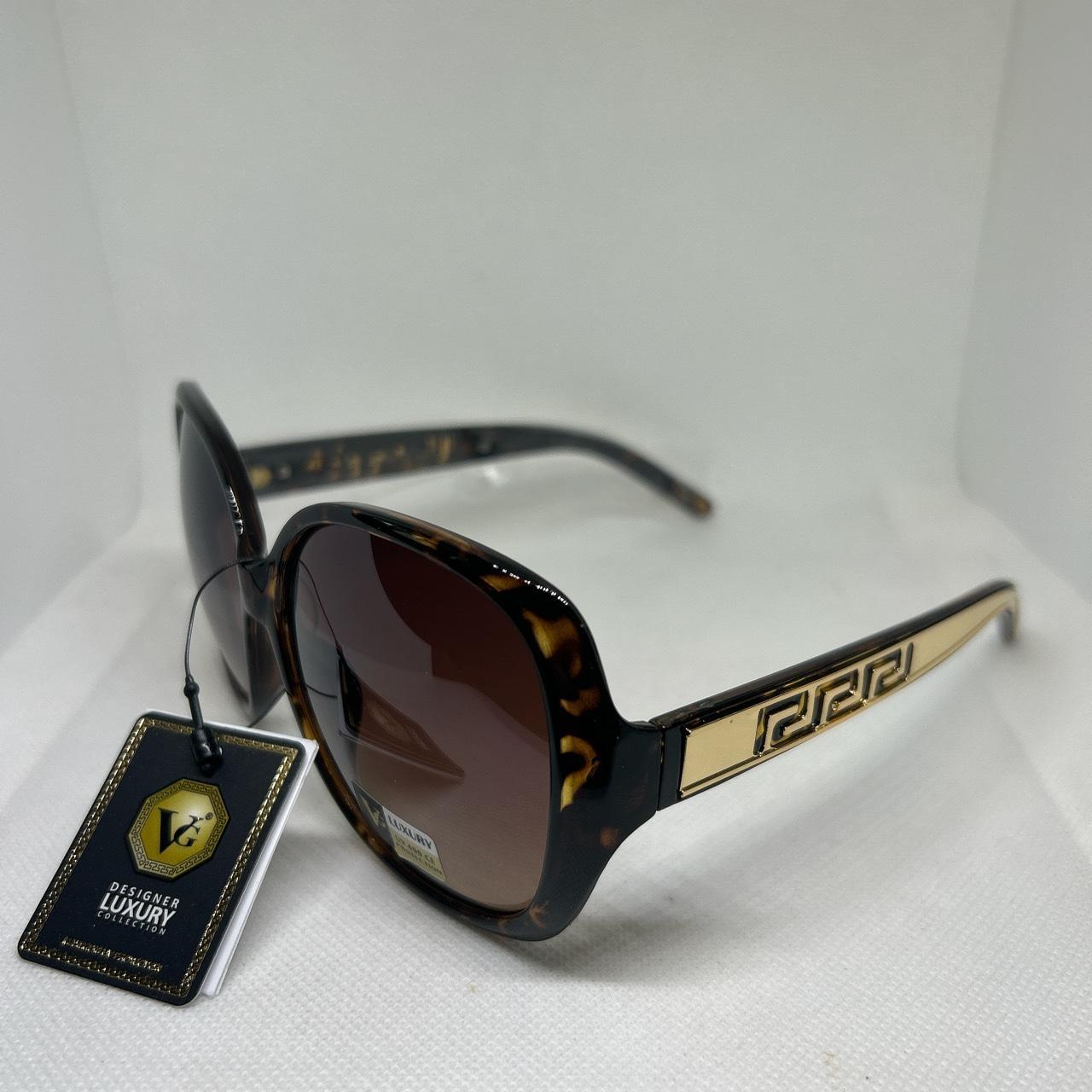 VG Women’s Tortoise Sunglasses Same to next day... Depop