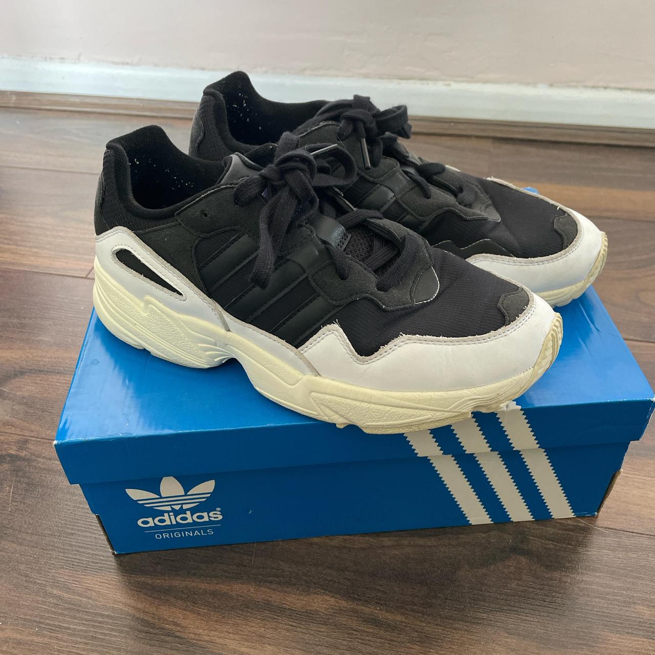 Adidas originals shops yung og trainers black