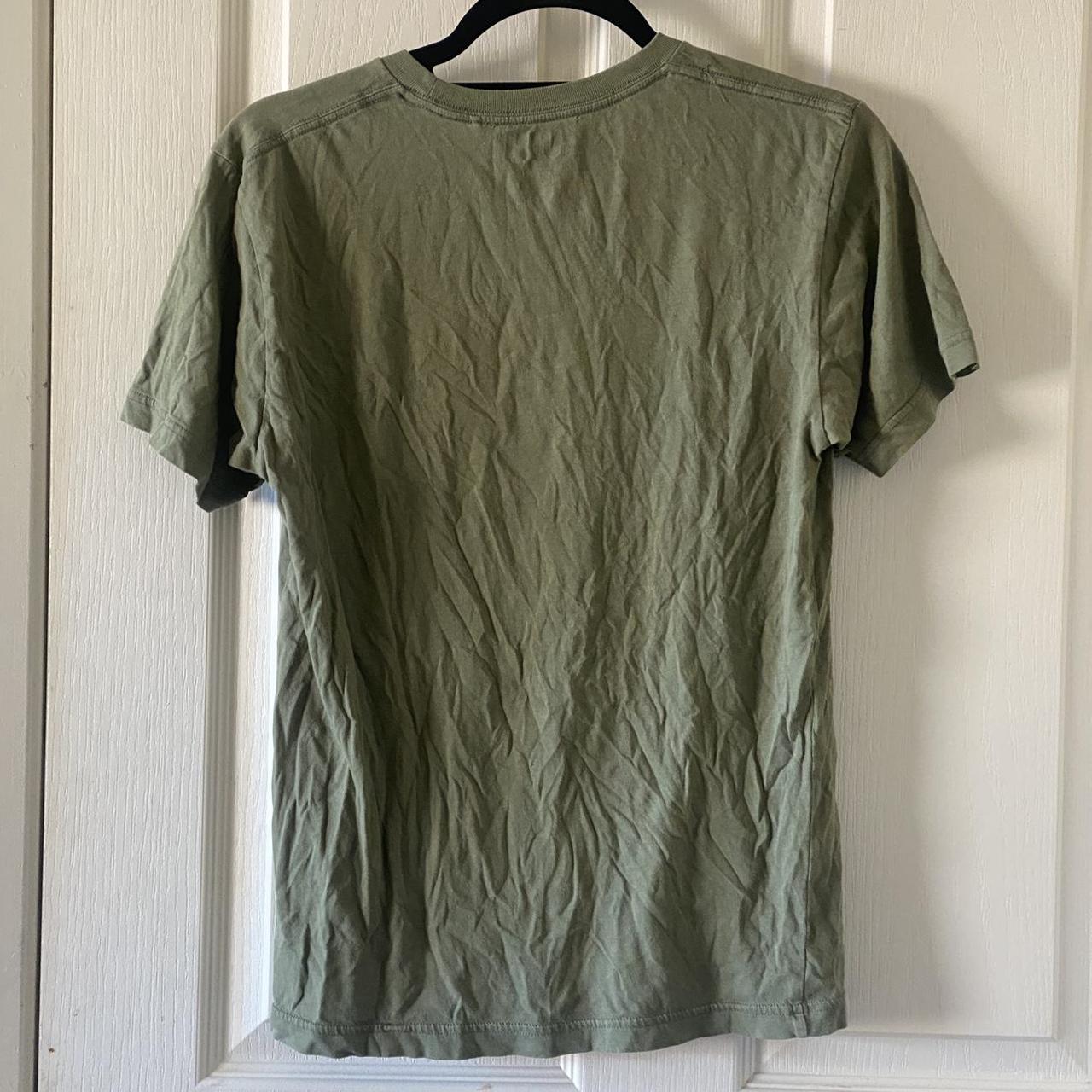 UNIQLO Men's Green and Khaki T-shirt | Depop