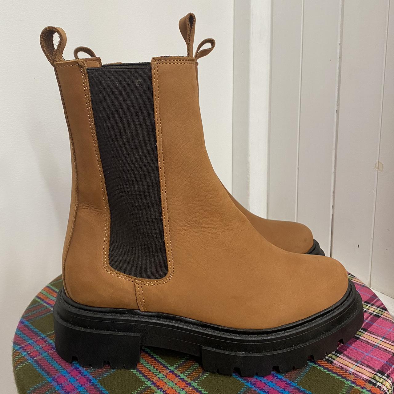 Zoe Kratzmann “Derive” boot in Tan Nubuck Zoe... Depop