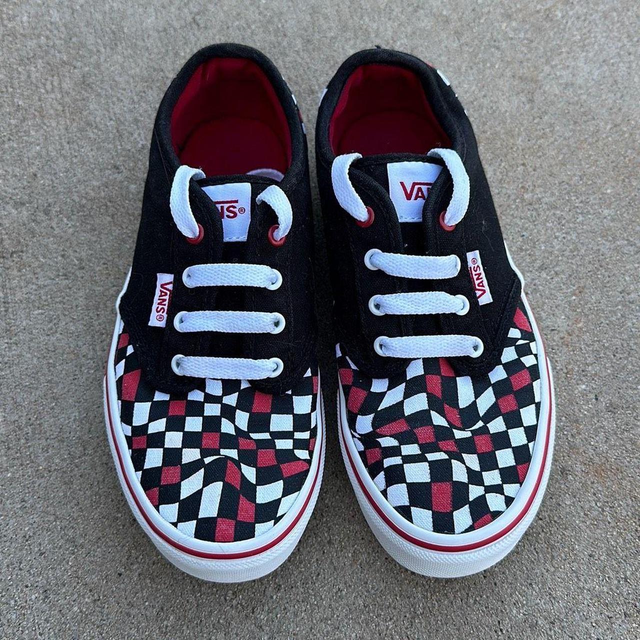 Black and red checkerboard vans with laces hotsell