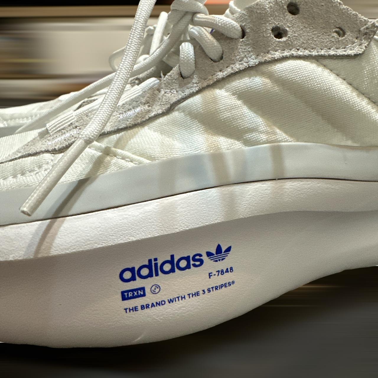 新品　digne huge T / white LANEY2 White Leather Chunky Sneakers by KURT GEIGER LONDON
