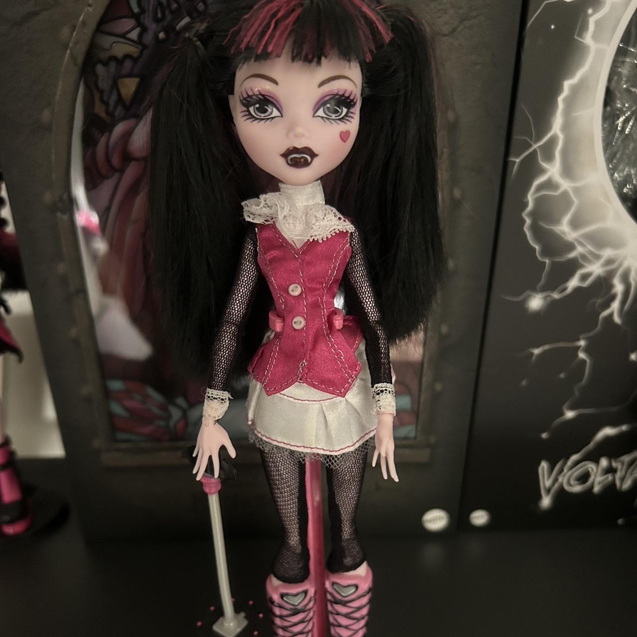 Shops First wave Draculaura doll