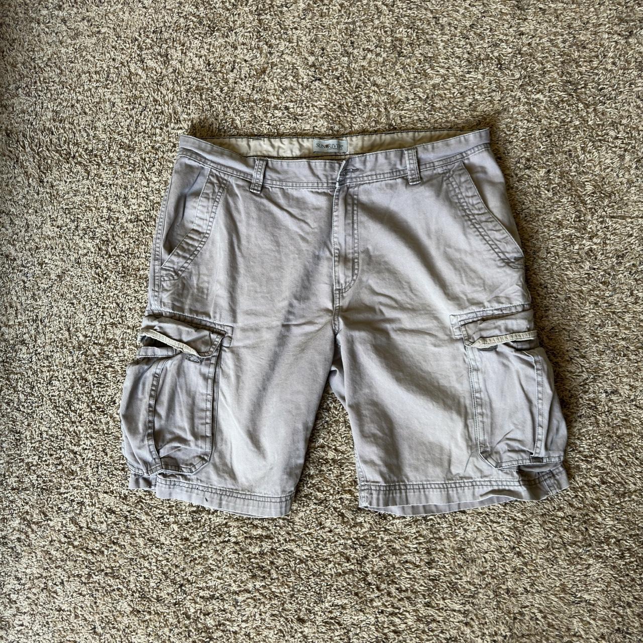 vintage Sun River cargo shorts • fits a 38, 6ft... - Depop
