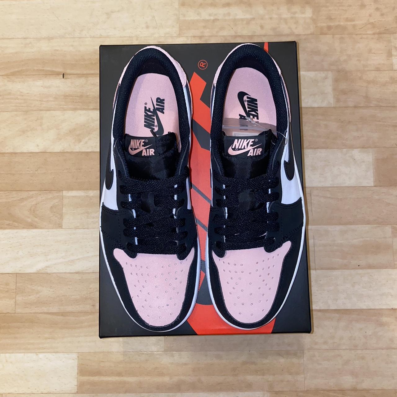 Nike Men's Black and Pink Trainers | Depop