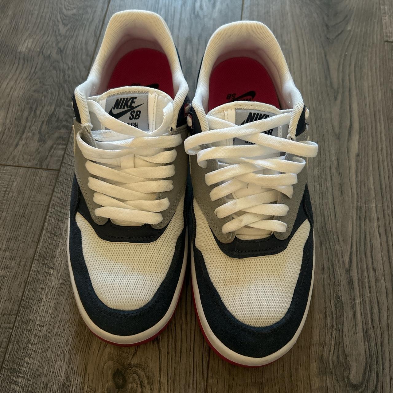 nike pink white