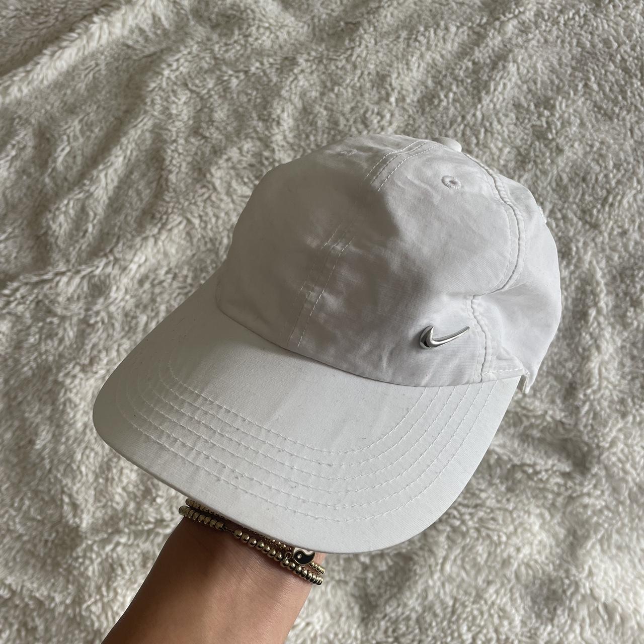 cap white nike