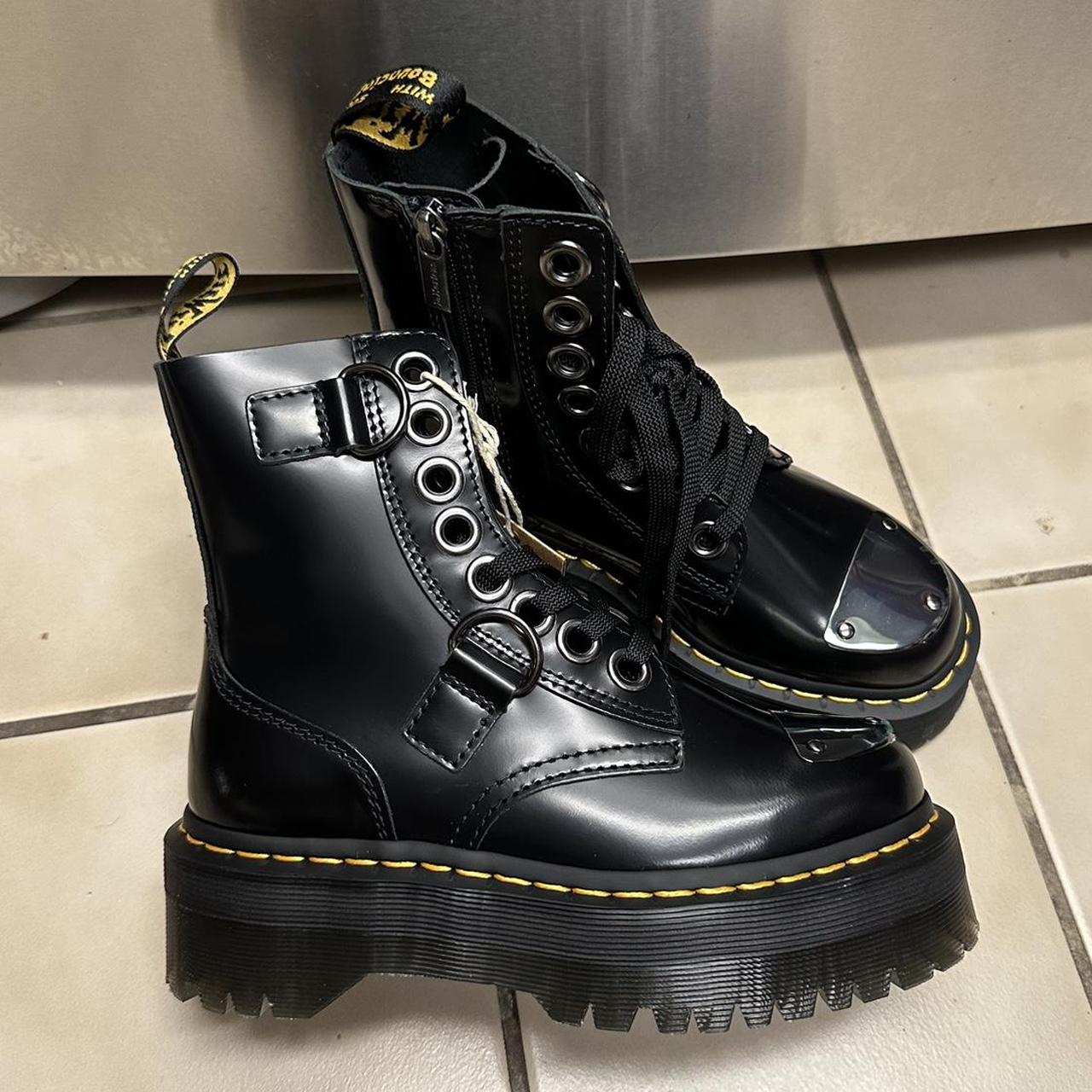 Dr martens 8 hole best sale