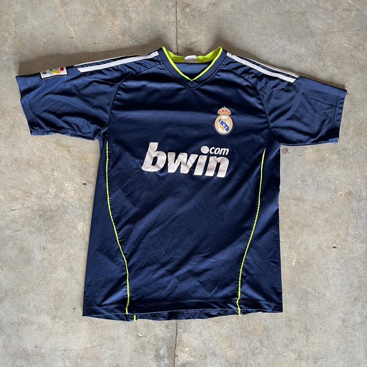 Real Madrid ronaldo jersey kids xl - Depop