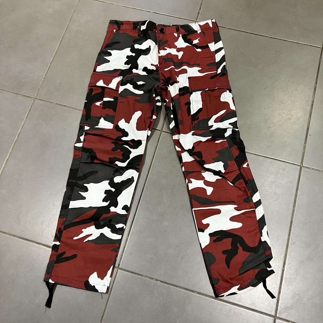 Red Camo Cargo pants Size: Large - Depop