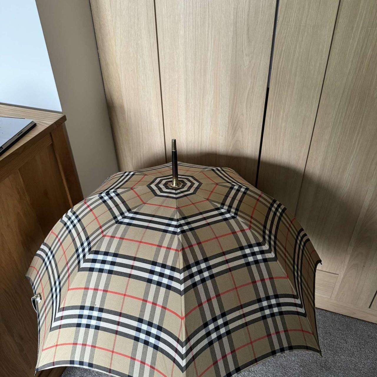 Burberry umbrella quest best sale