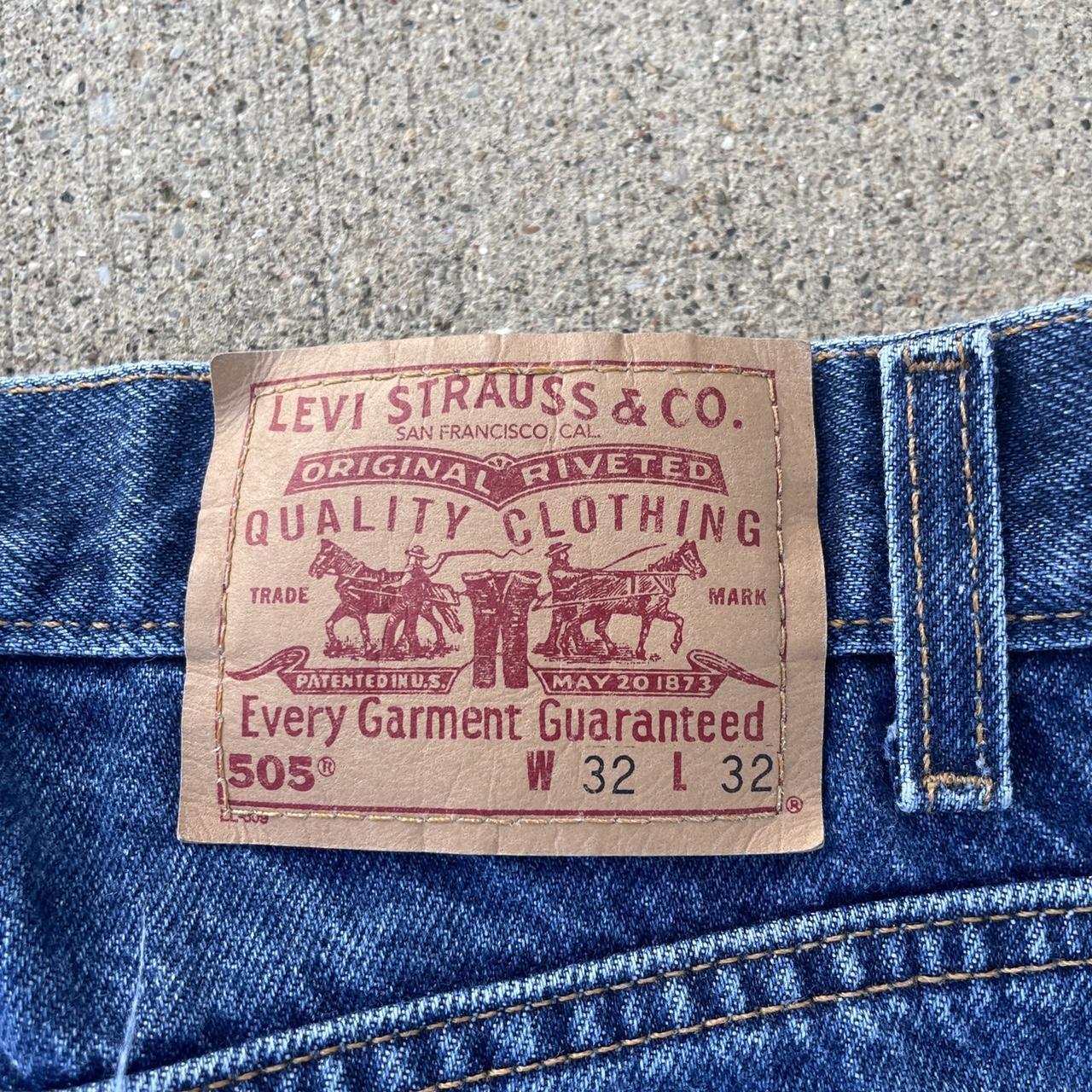 VINTAGE LEVIS 505 DARK WASH BLUE JEAN 32x32 MEN... - Depop