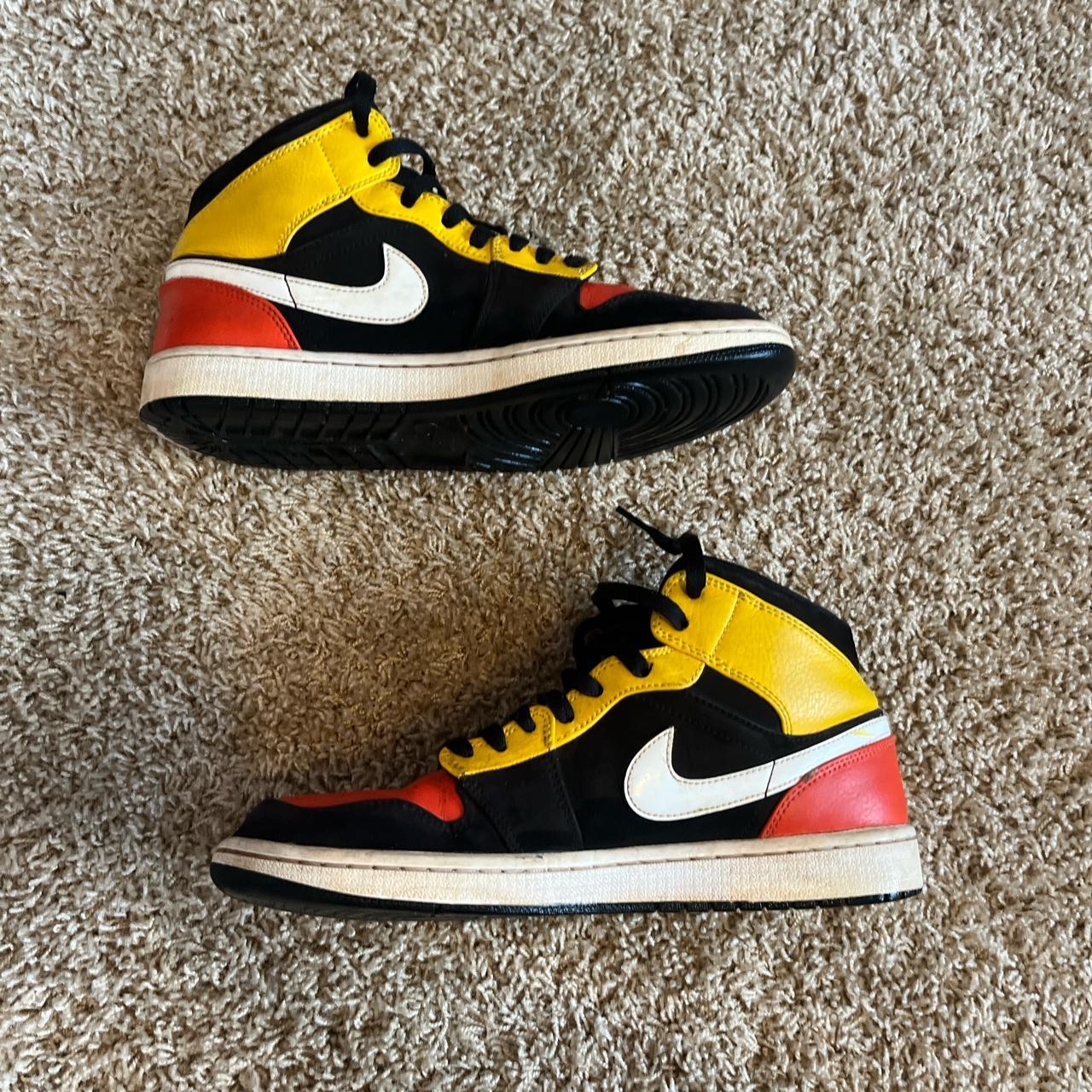 Jordan 1 Mid Black Amarillo Orange