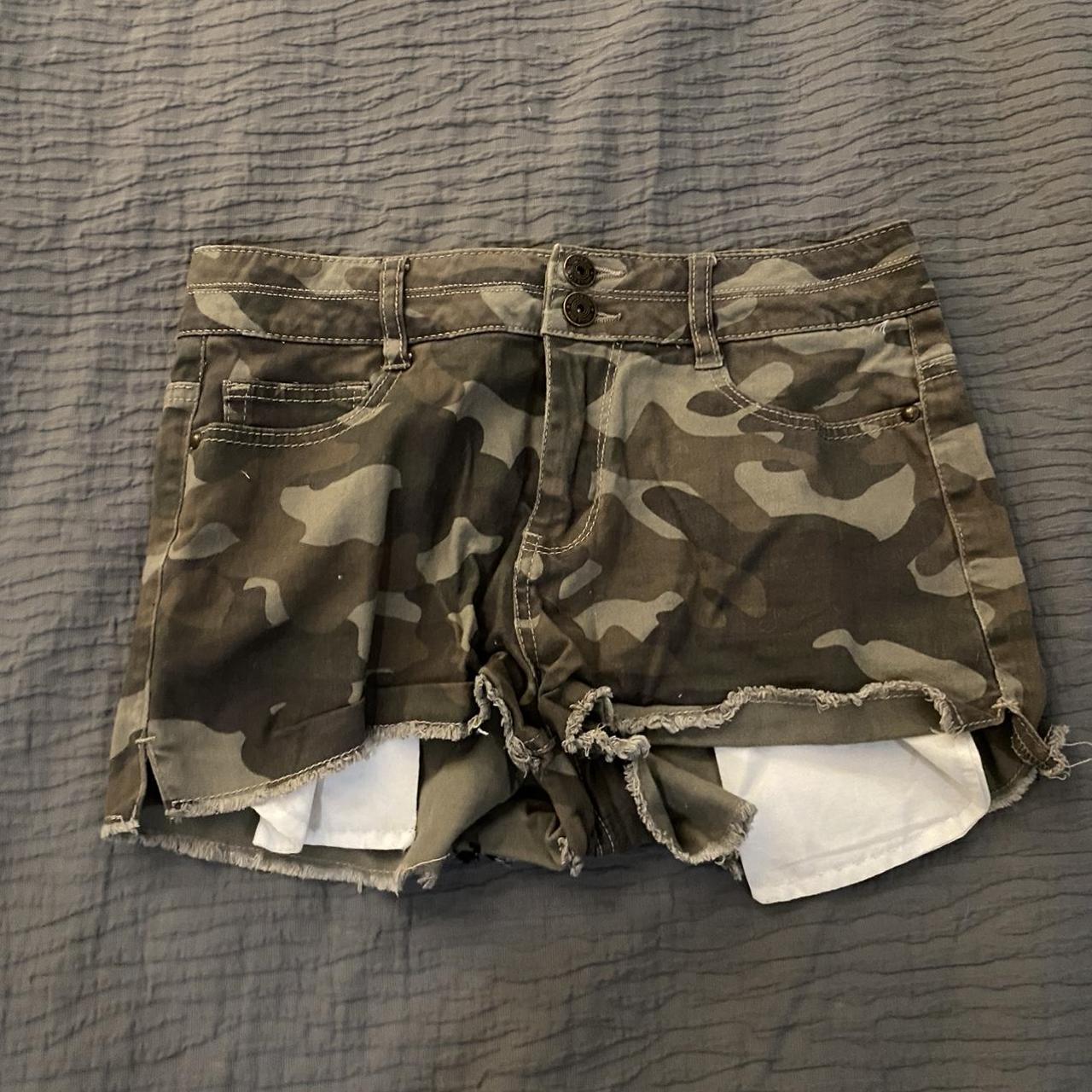 vintage high rise camo shorts #camo - Depop