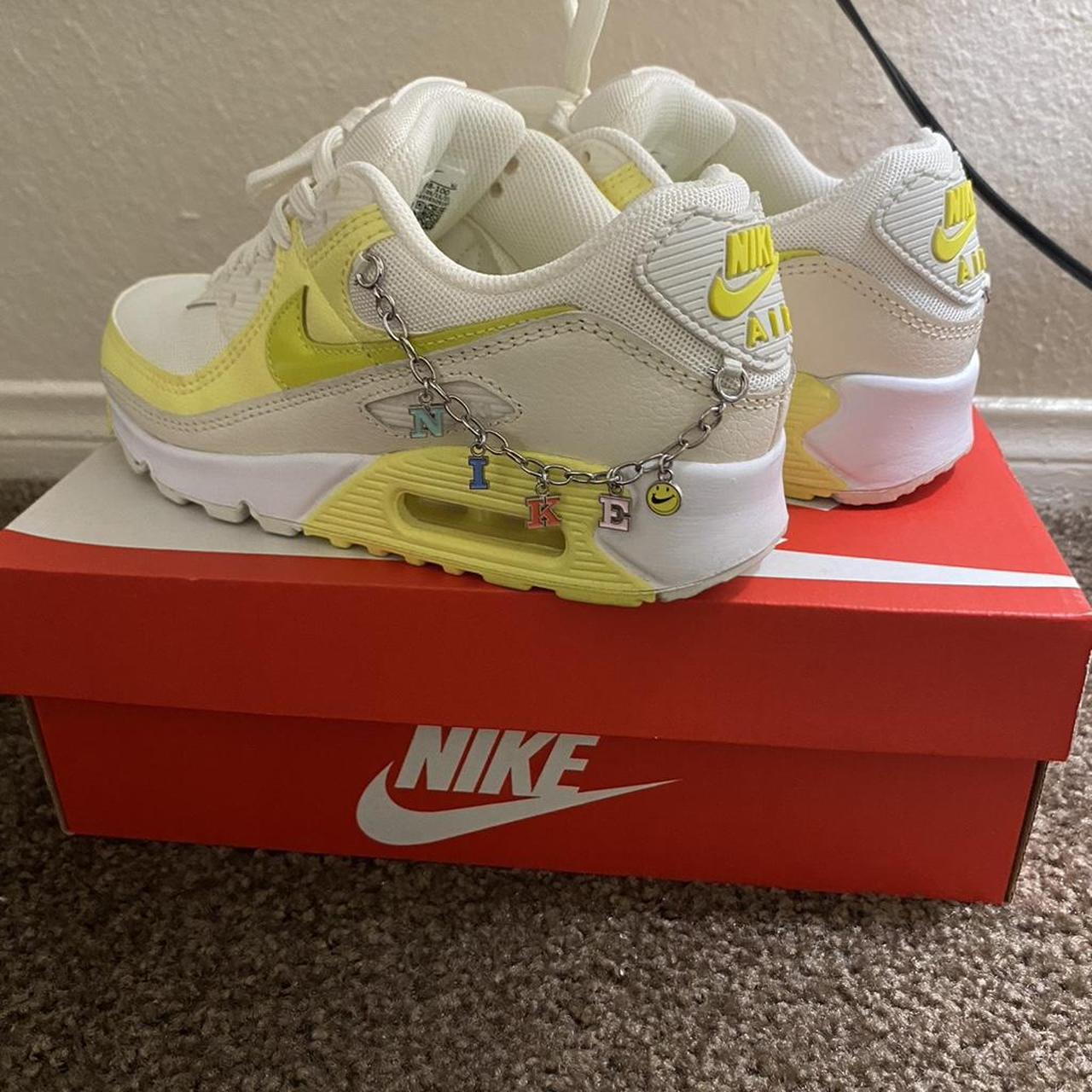 air max 90 yellow charm