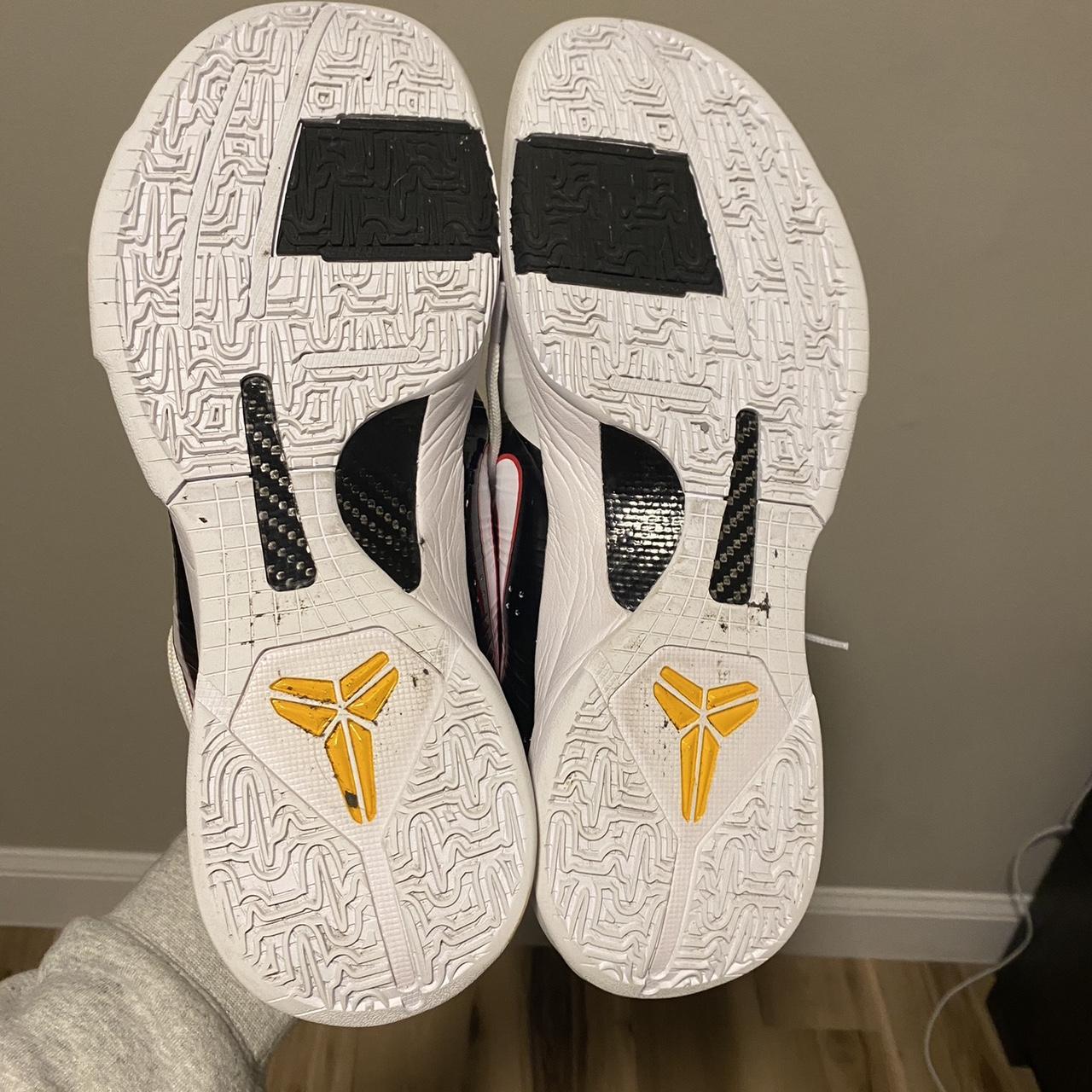 bruce lee kobe on feet