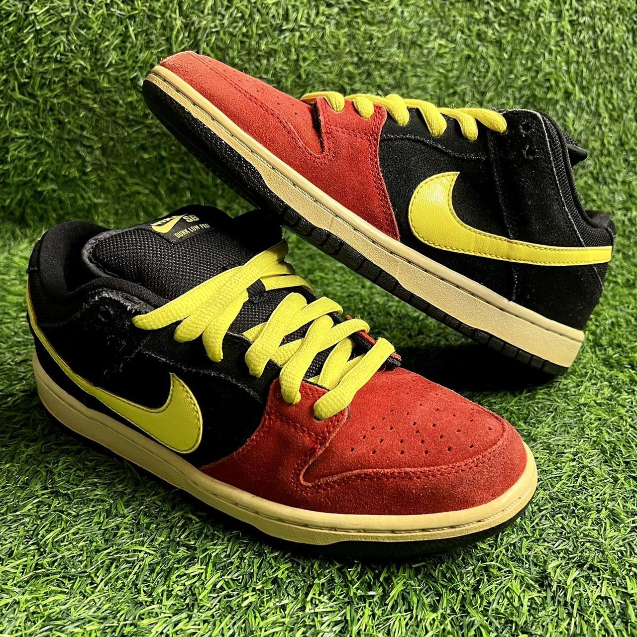 Beavis and butthead nike dunks hotsell