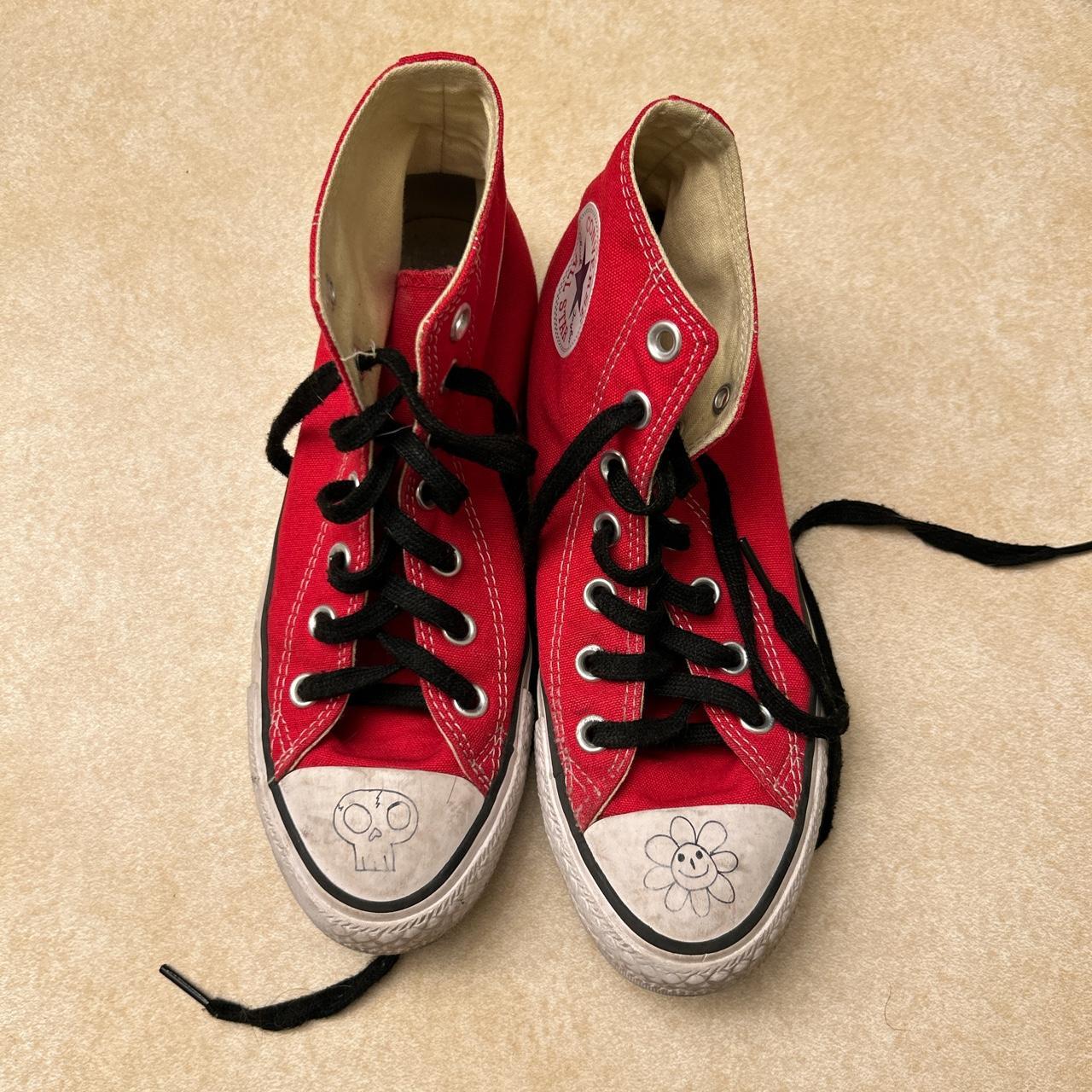 Red converse black best sale laces