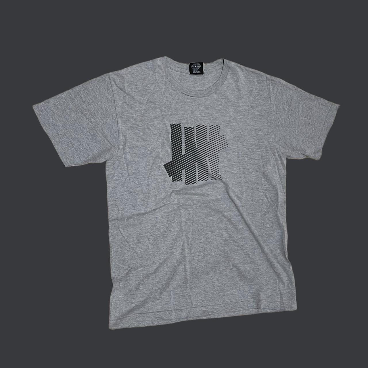 Undefeated Men's Grey and Black T-shirt