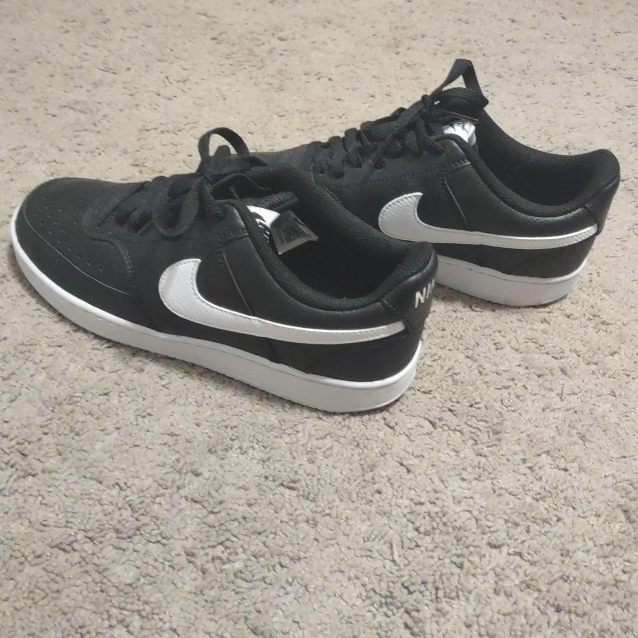 black and white nike shoes only worn once size 8 mens - Depop