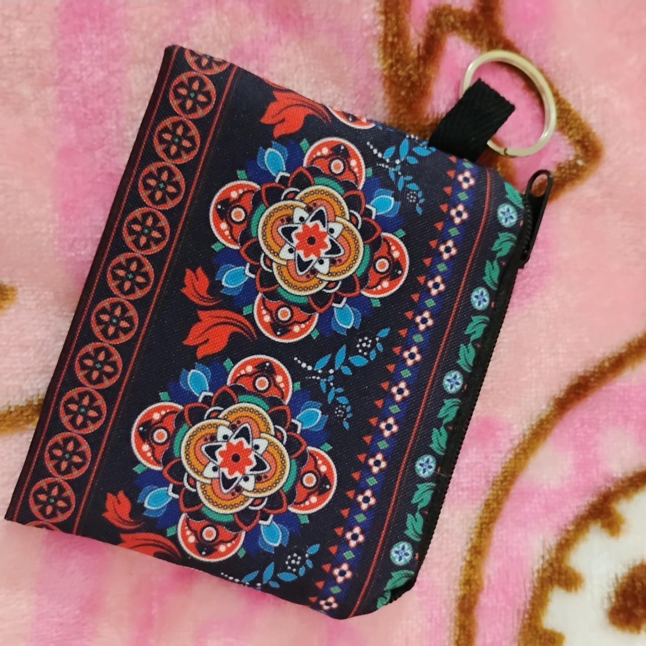 item listed by sunshinethriftingg