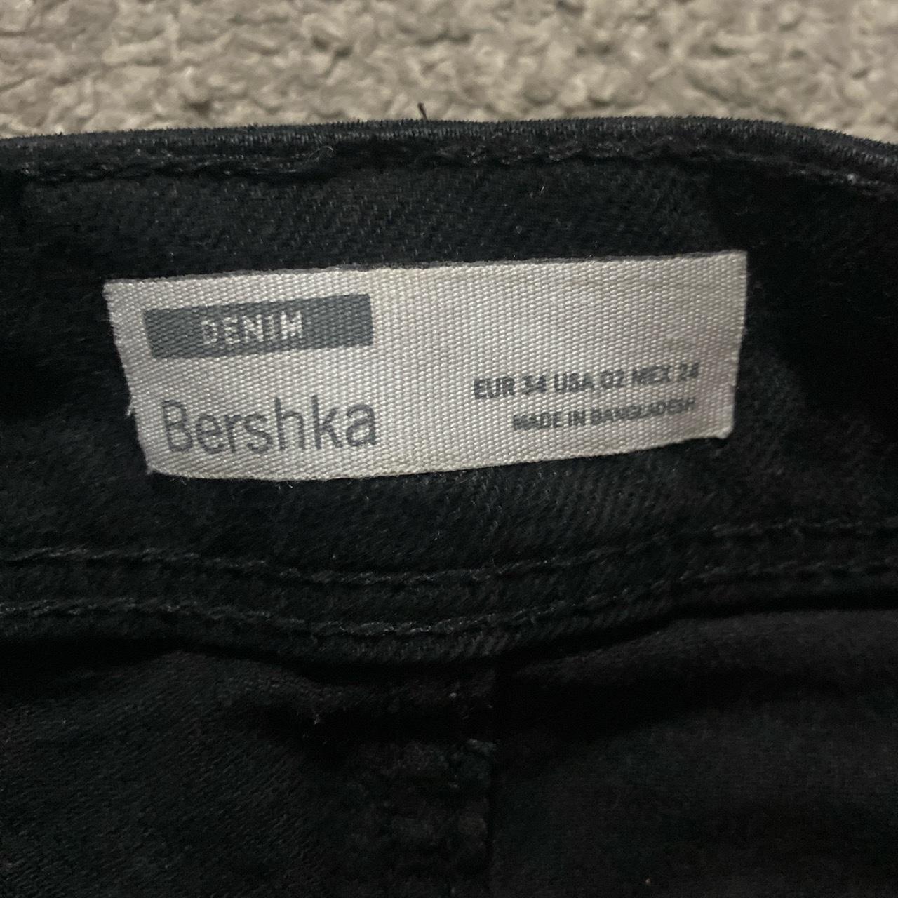bershka mini skirt uk size 6 with belt buckle worn once - Depop