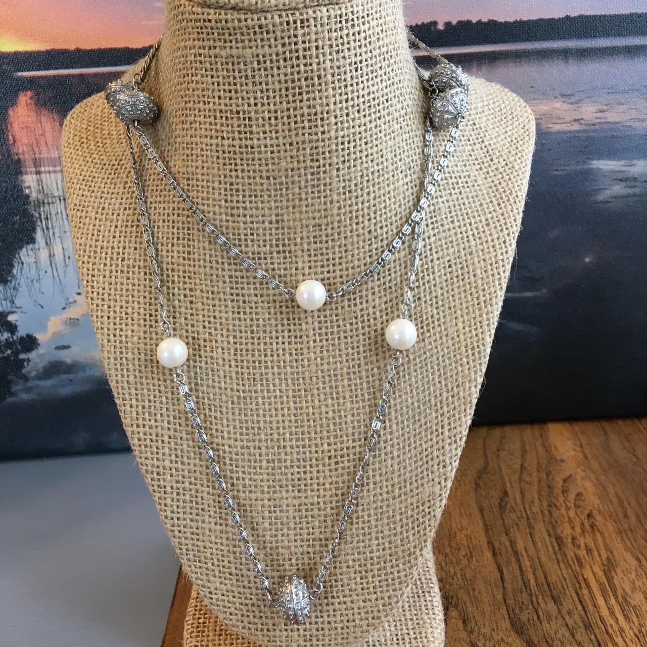 Avon vintage silver pearl necklace. Roughly 16... - Depop