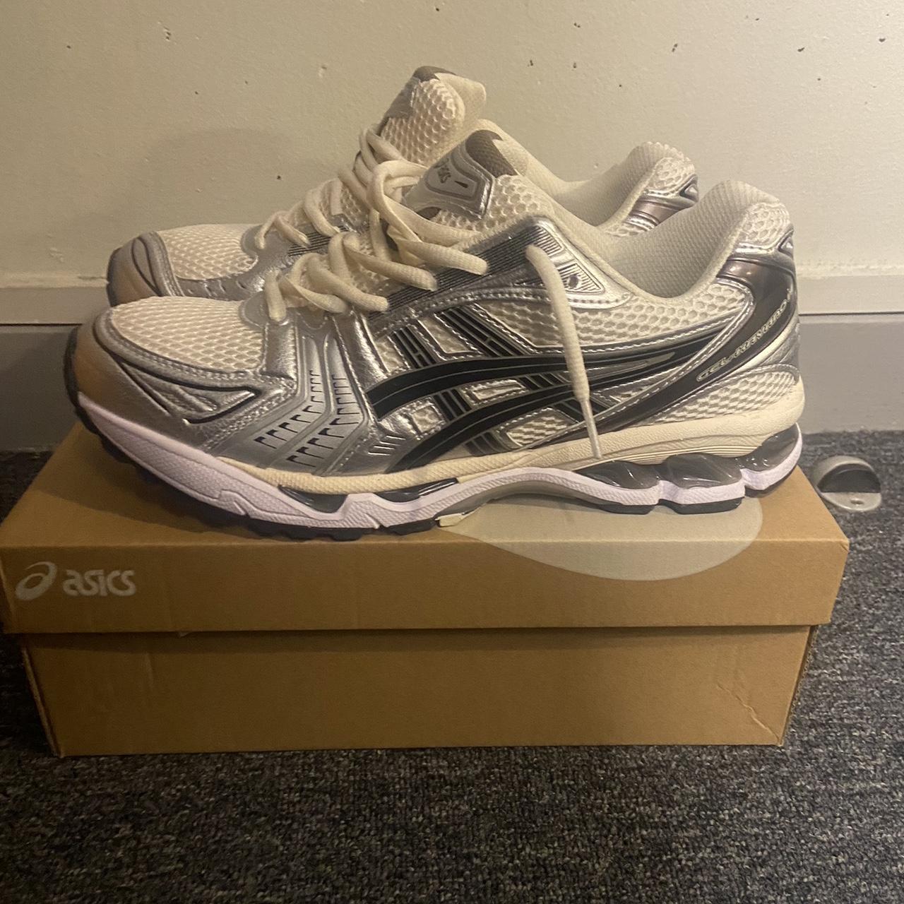 dsw asics kayano