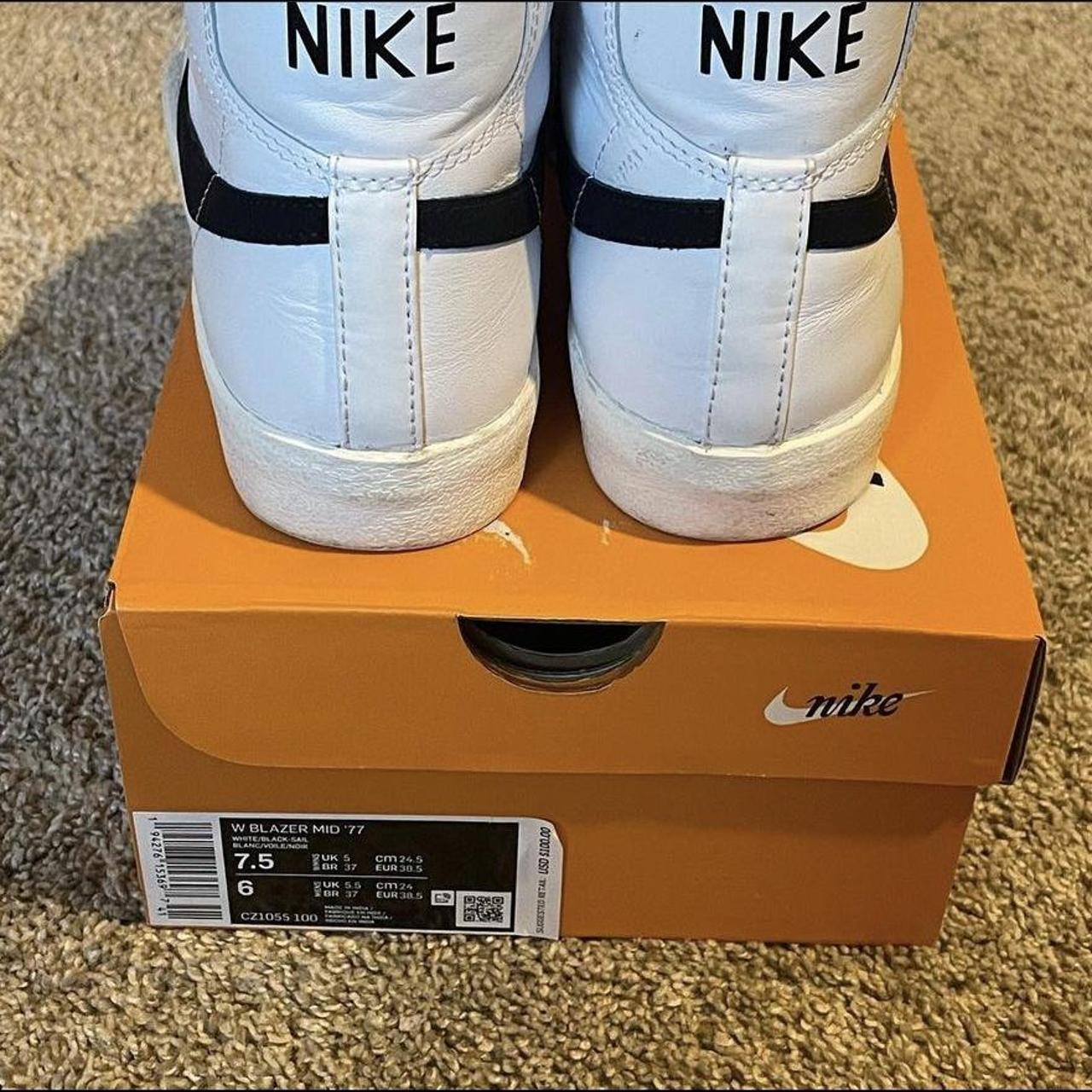 Nike Women's White and Black Trainers | Depop