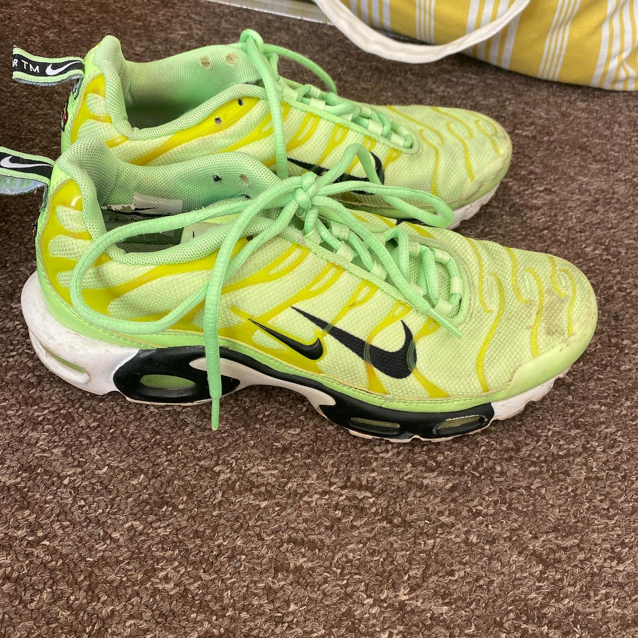 Neon Green nike tns size 6 will clean before sending - Depop