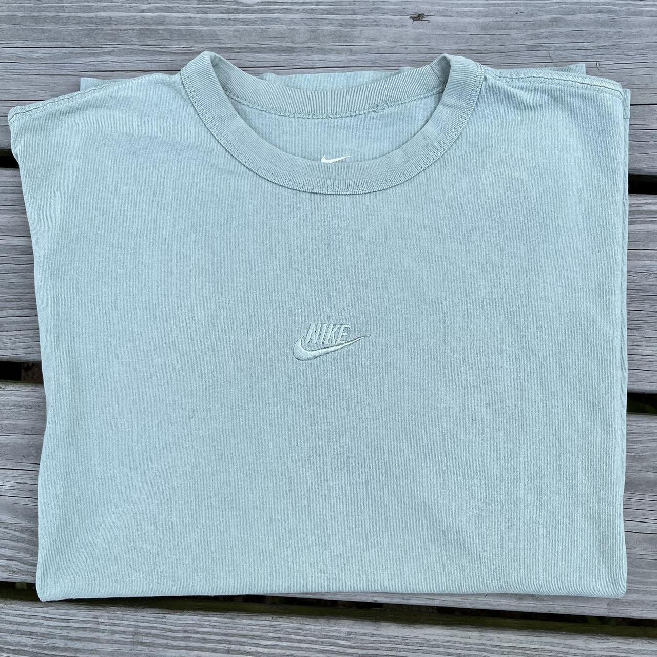 mens green nike t shirt