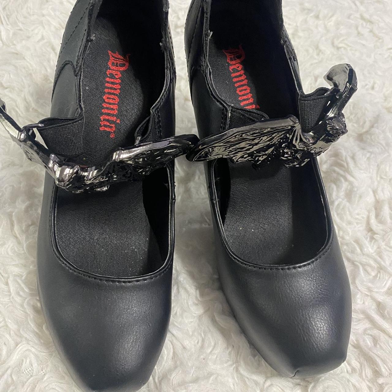 demonia pumps