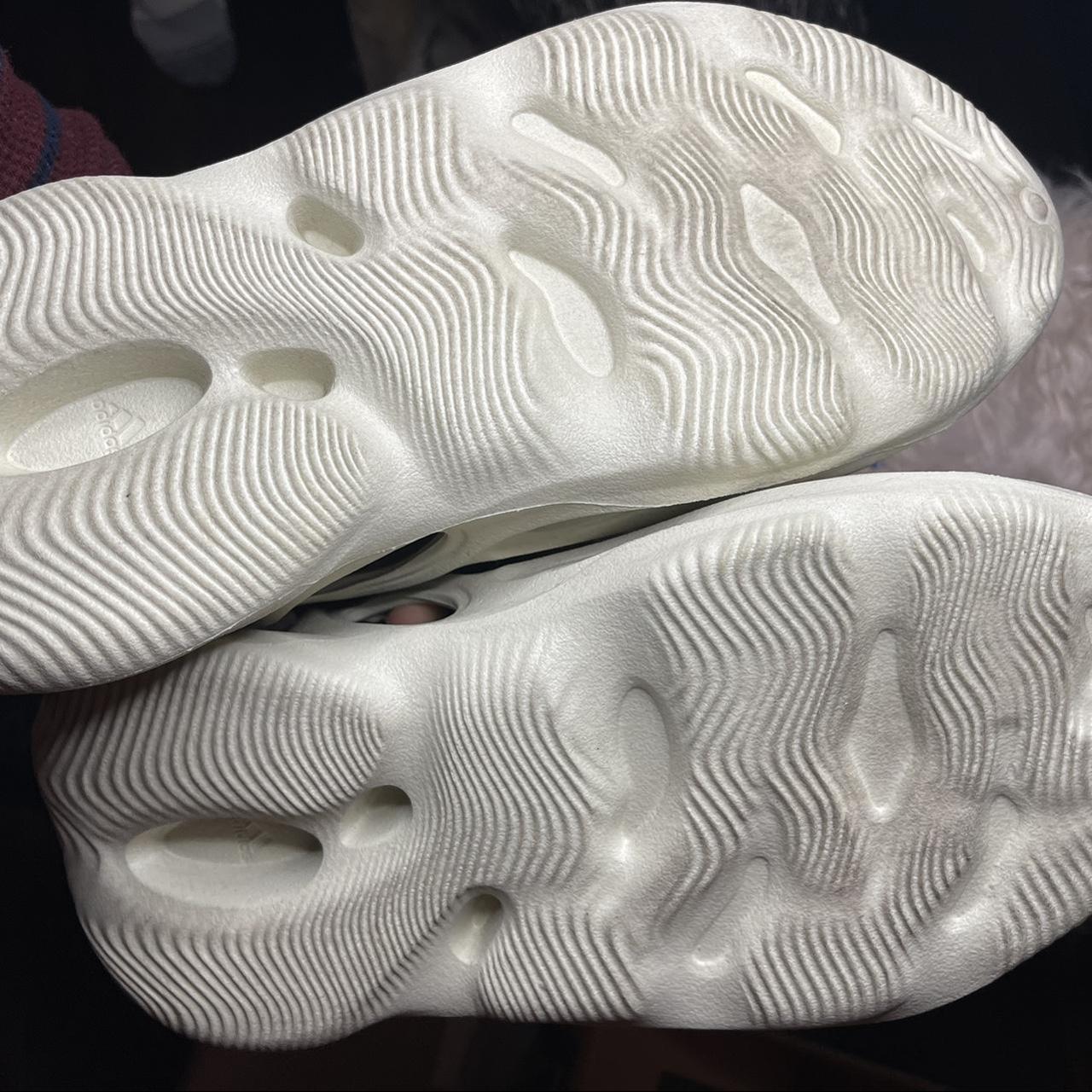 yeezy clogs price