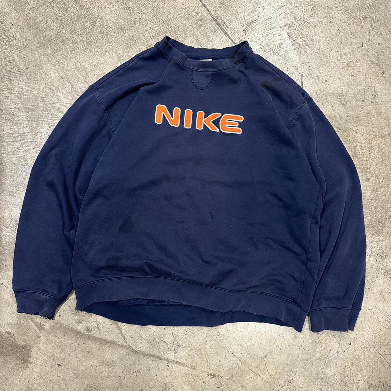 Y2K NIKE CREWNECK Beautifully distressed Nike