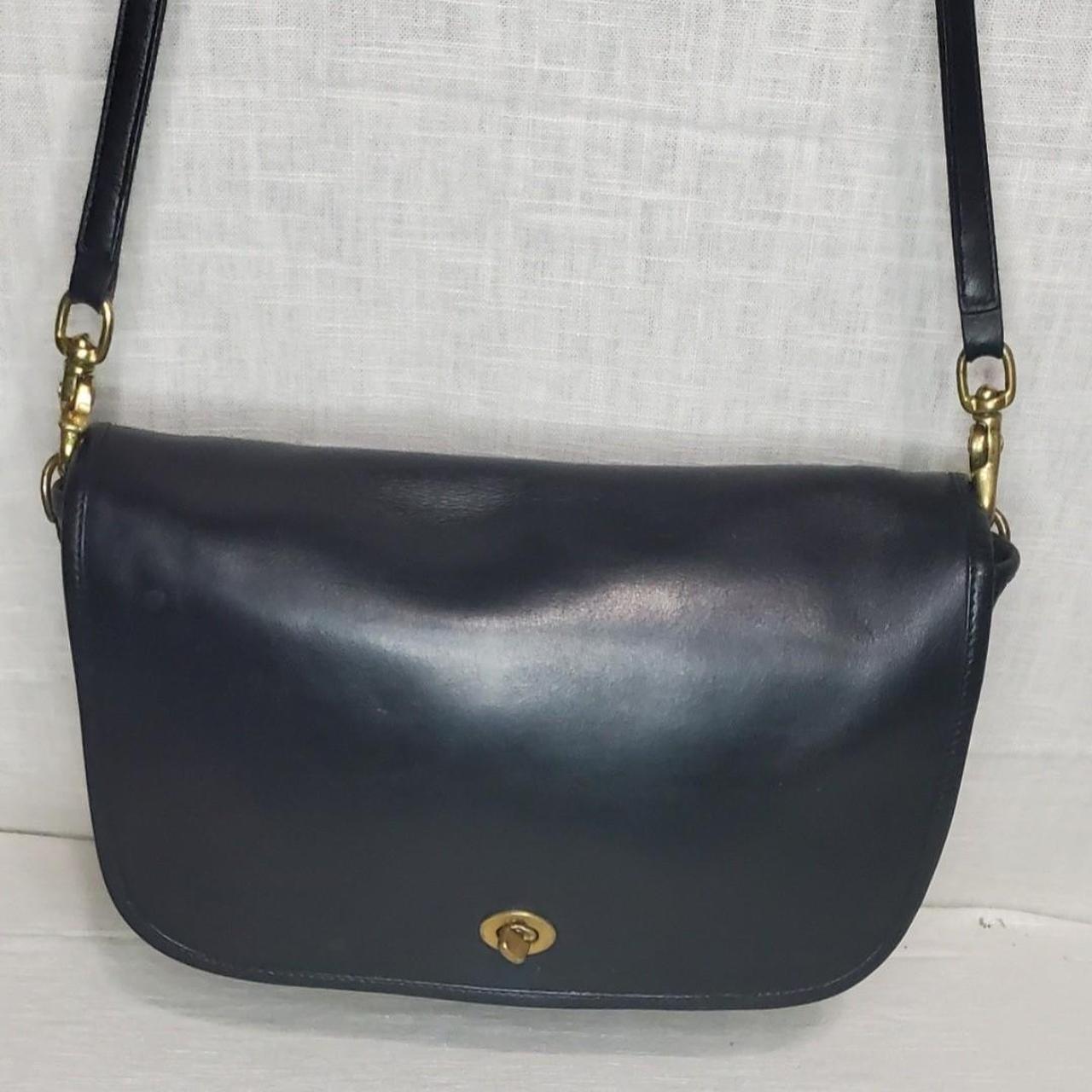 極美品 vintage coach old turn lock Black Coach Vintage Black Leather Crossbody With Turnlock Closure