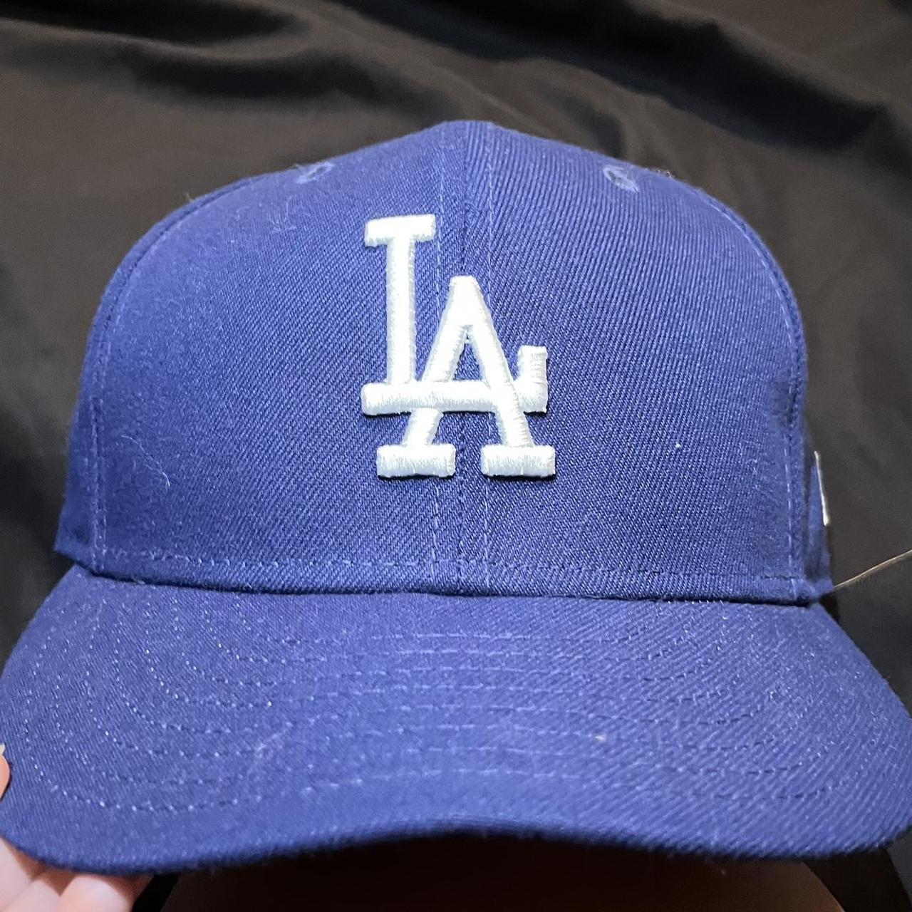 LA FITTED HAT - worn like twice - has dust on it -... - Depop