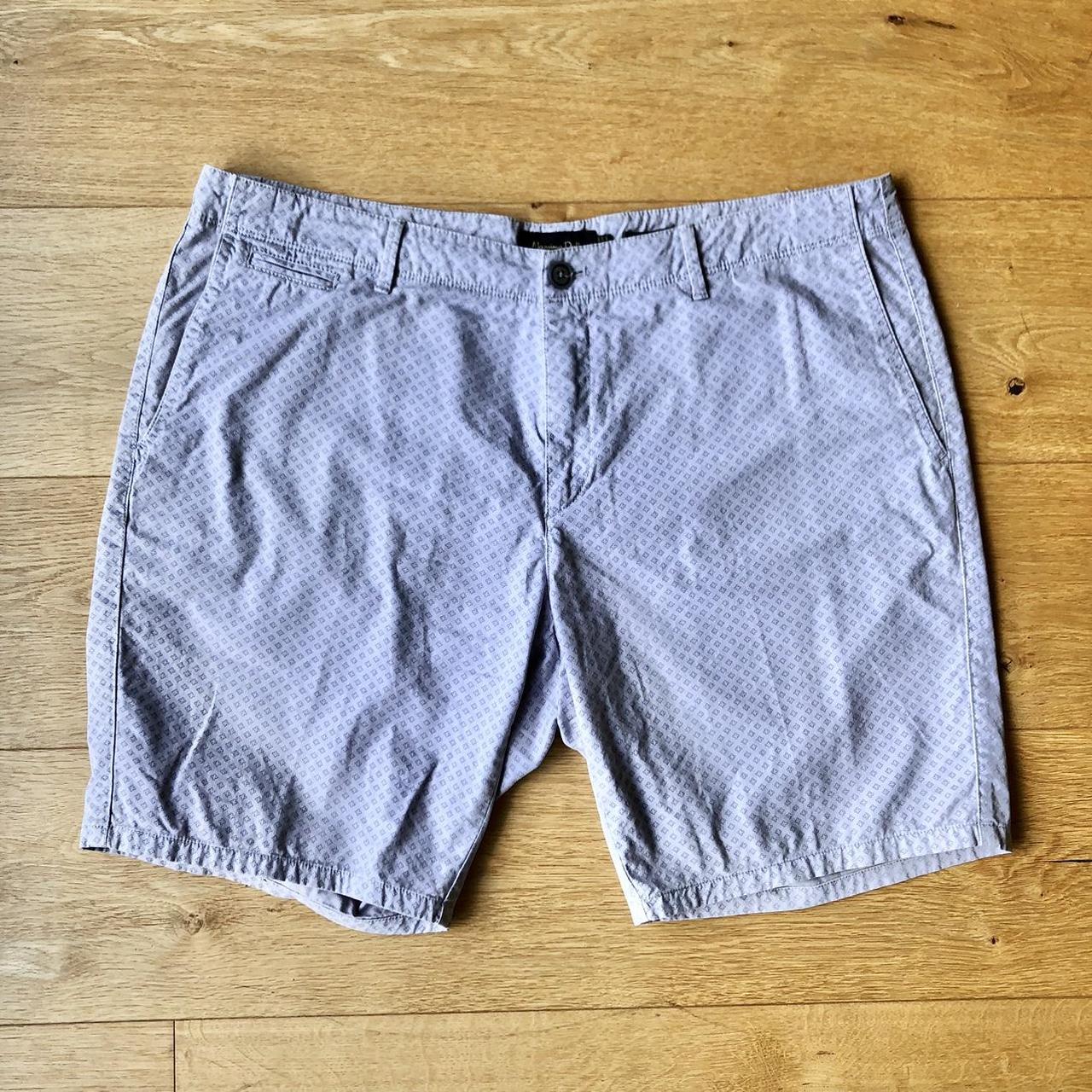 Beautiful Massimo Dutti shorts in a cream colour... - Depop