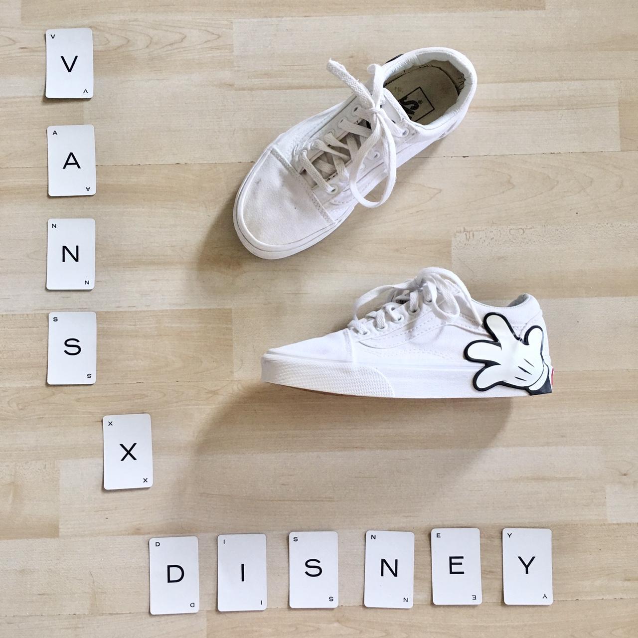 Mickey hands vans best sale