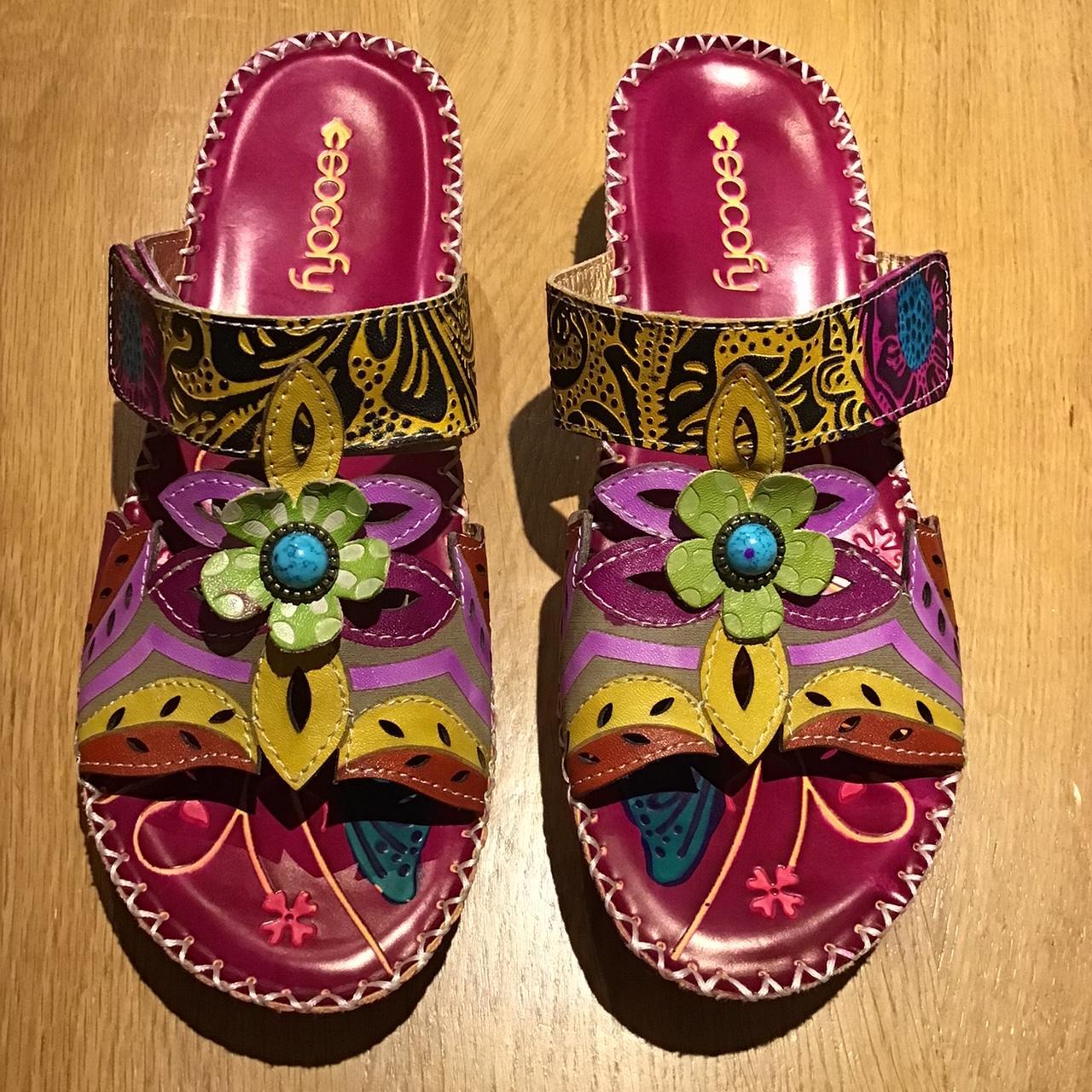 textured low wedge sandals