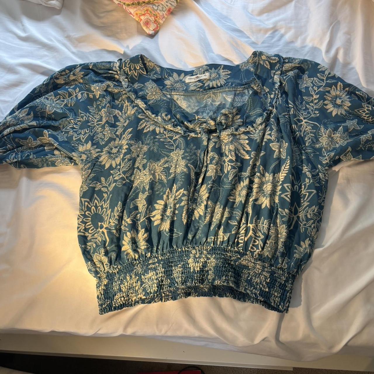 Natural Life Women's Shirt - Blue/Multi - XL – Natural Life patterned blue and white short-sleeved …