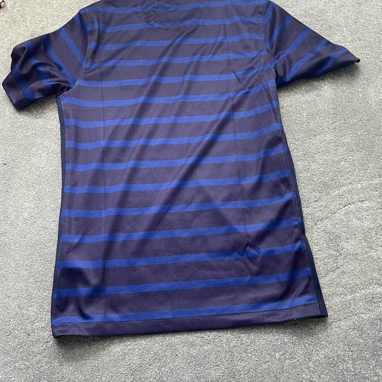 nike-men-s-navy-and-red-t-shirt-depop