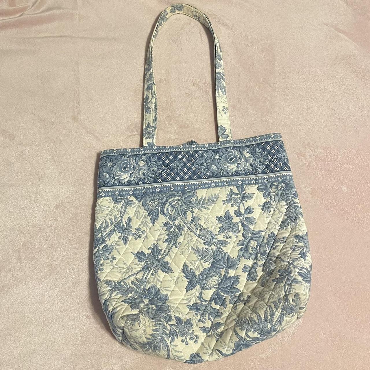 blue and white vera bradley bag. has an inside... - Depop