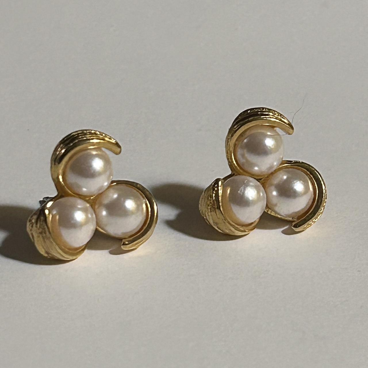 Vintage 80s AVON gold tone three leaf pearl earrings... - Depop