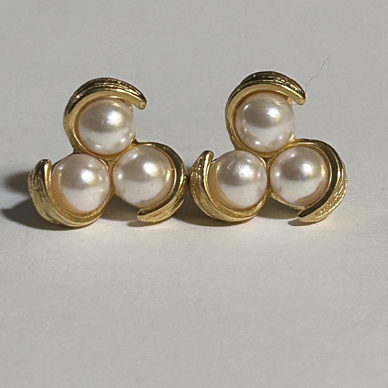 Vintage 80s AVON gold tone three leaf pearl earrings... - Depop