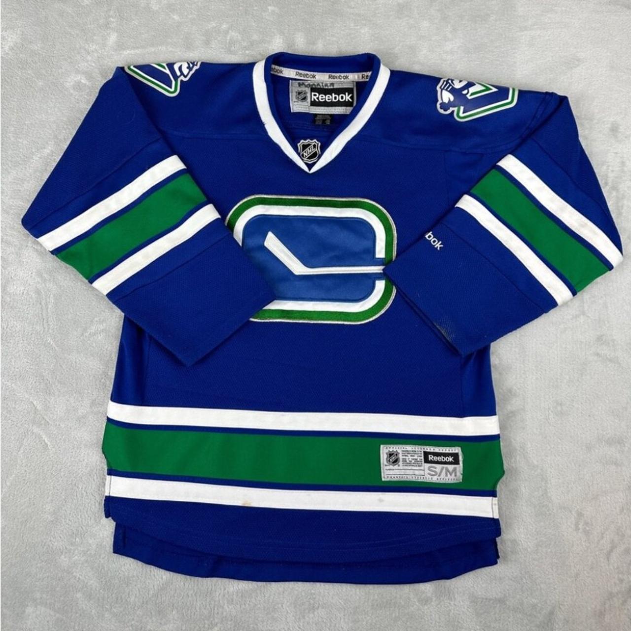 Canucks hockey shops shirt