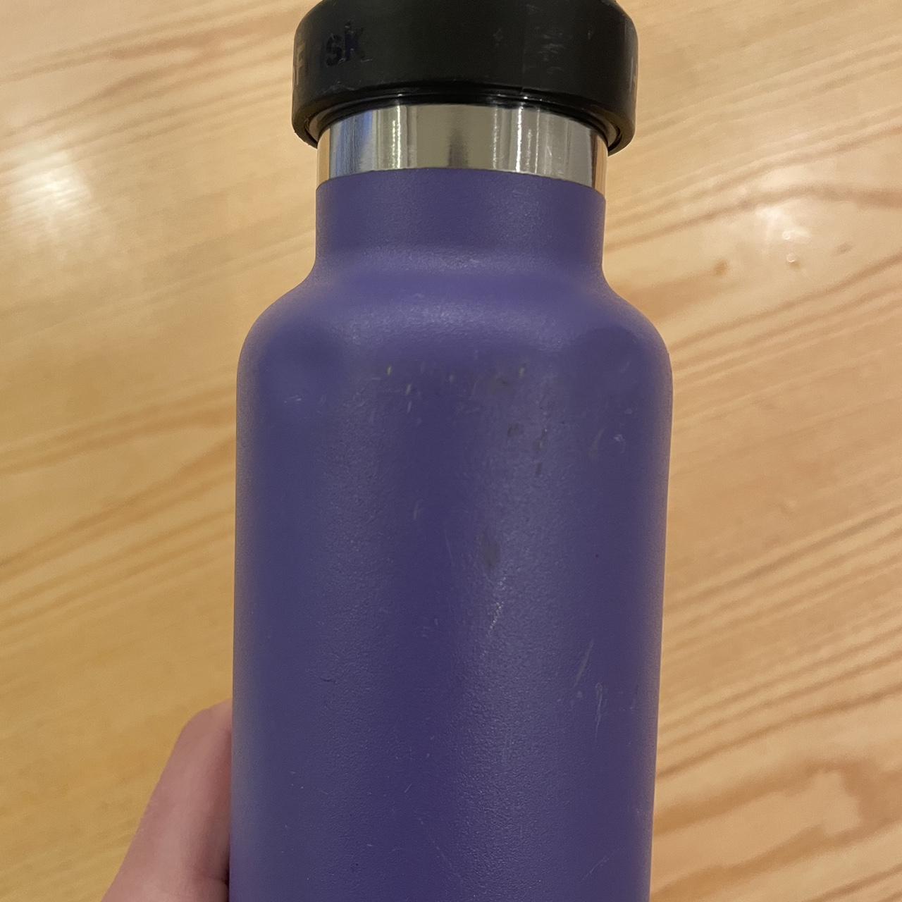 Silver 24 oz hydroflask with blue bottom - Depop