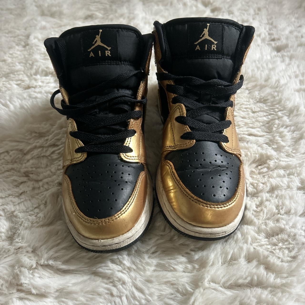 Jordan retro 1 mid SE black and gold boys size 5 but... Depop