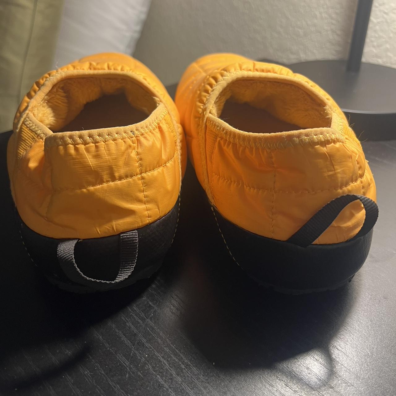 North Face Puffer Slippers Size 9 Worn Twice Depop 8504