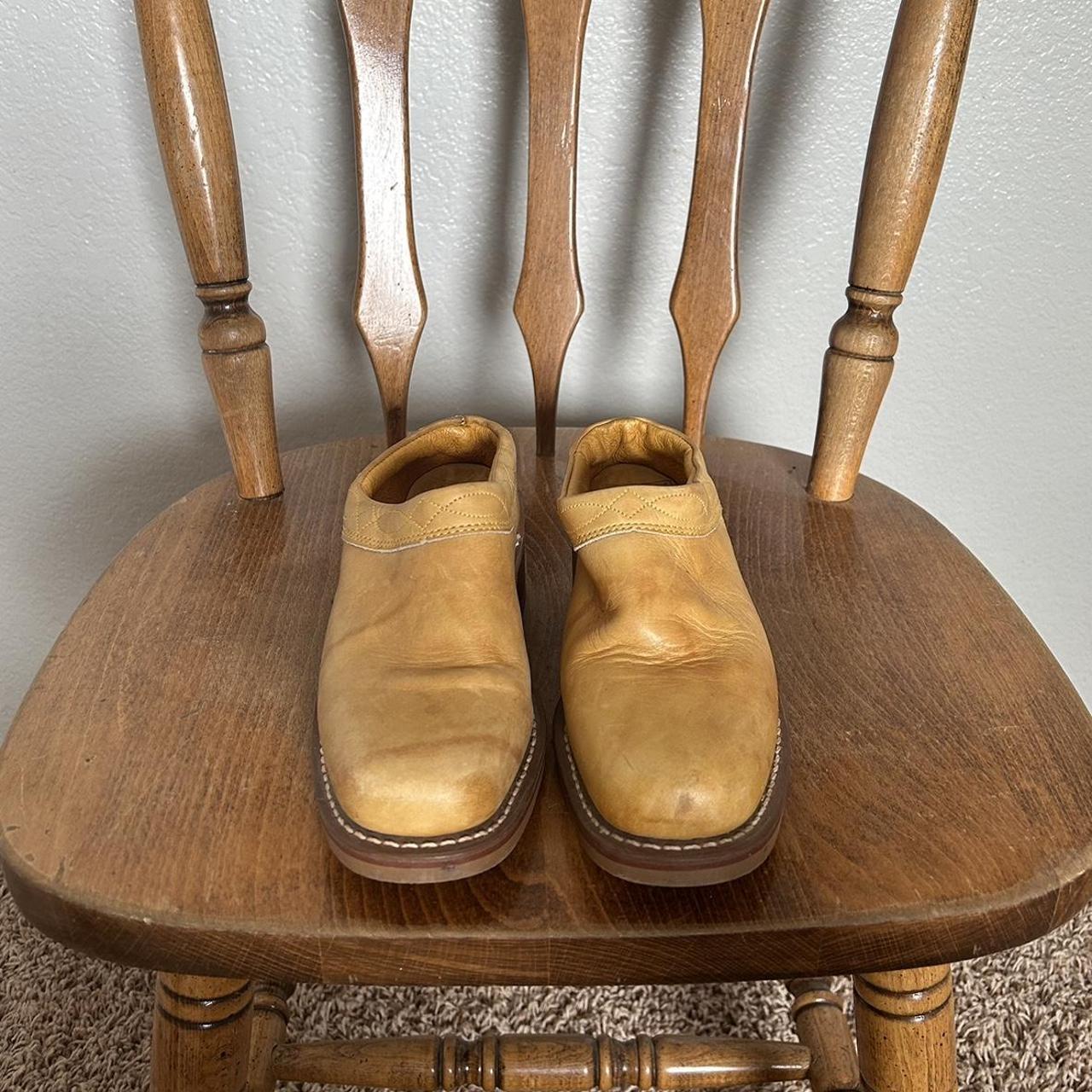 frye clogs